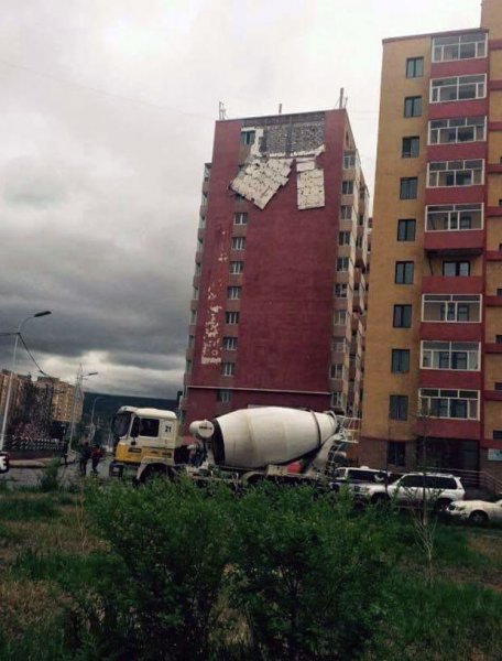 Ганцхан өдрийн борооны ая даагаагүй барилга “Тэнгэрлэнд” ХХК-ийнх 