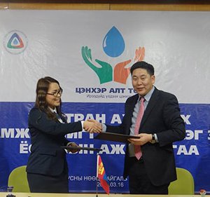 Санамж бичигт гарын үсэг зурлаа