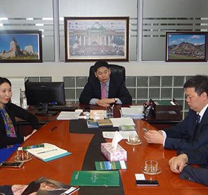 Санамж бичигт гарын үсэг зурлаа