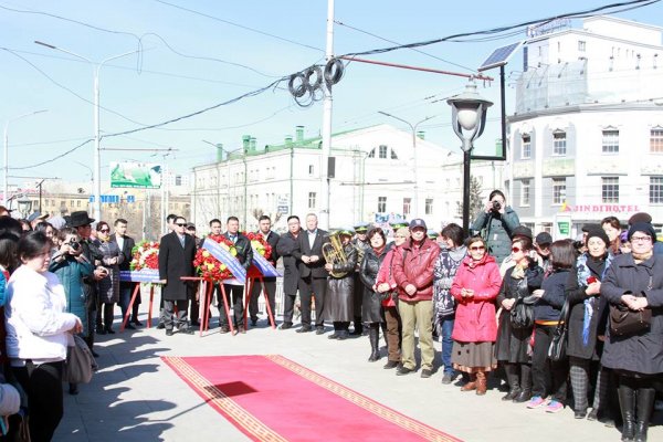 Ардчилсан хувьсгалын 26 жилийн ойн баярын мэнд хүргэе