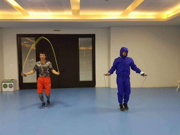 Олимпийн хүрэл медальт Д.Отгондалай, медалийн төлөө хүч үзэх Э.Цэндбаатарын бэлтгэлийг хамт хийж байна