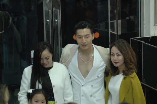 "Галзуу зугаалга" МУСК-ны нээлт /ФОТО/