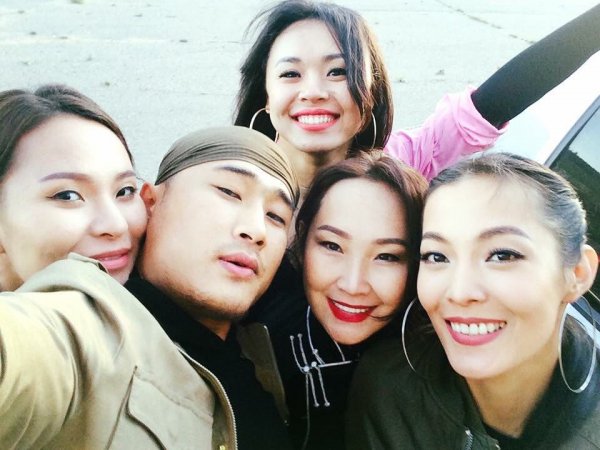 Та нүүр будаж чадах уу? live нэвтрүүлэг