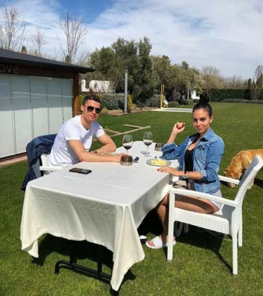 Фото: Кристиано Рональдогийн гэр бүлтэй танилц...