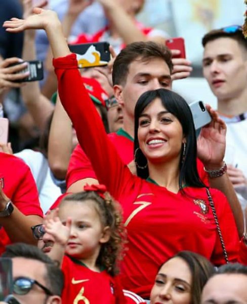 Фото: Кристиано Рональдогийн гэр бүлтэй танилц...