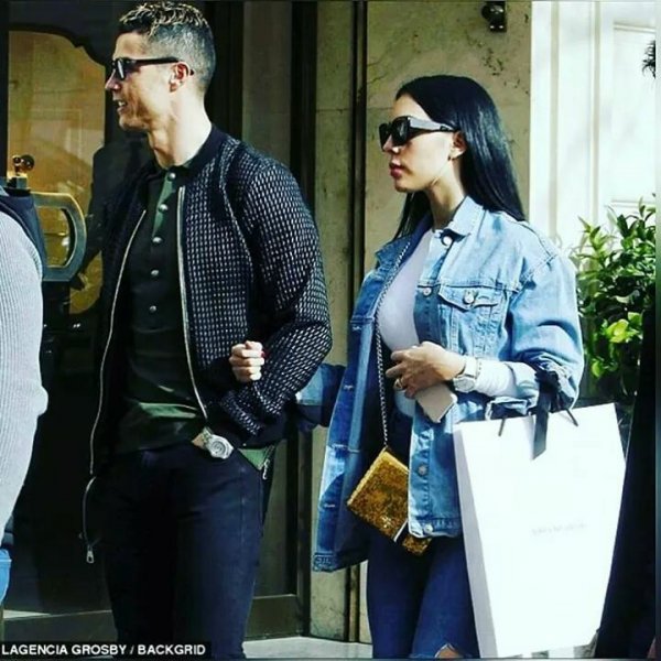 Фото: Кристиано Рональдогийн гэр бүлтэй танилц...