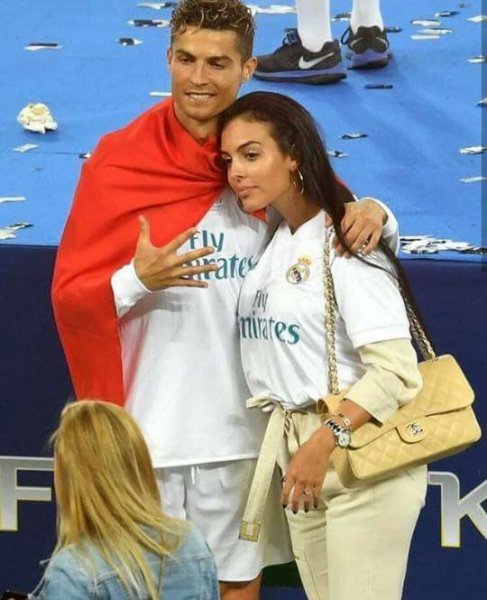 Фото: Кристиано Рональдогийн гэр бүлтэй танилц...