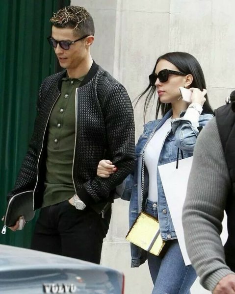 Фото: Кристиано Рональдогийн гэр бүлтэй танилц...