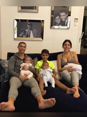 Фото: Кристиано Рональдогийн гэр бүлтэй танилц...