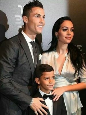 Фото: Кристиано Рональдогийн гэр бүлтэй танилц...