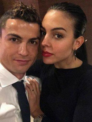 Фото: Кристиано Рональдогийн гэр бүлтэй танилц...