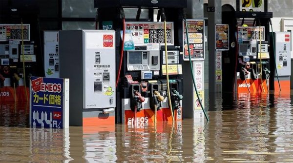 Японд үргэлжилсэн их аадар борооны улмаас хөрсний гулгалт үүсч 88 хүн амиа алджээ