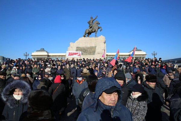 ФОТО: МАНАН ДЭГЛЭМИЙН ЭСРЭГ АРД ТҮМНИЙ ЖАГСААЛ /СҮХБААТАРЫН ТАЛБАЙ/