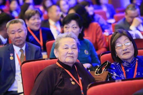 Монголын багш нарын VII их хуралд 22-91 насны 800 төлөөлөгч оролцож байна