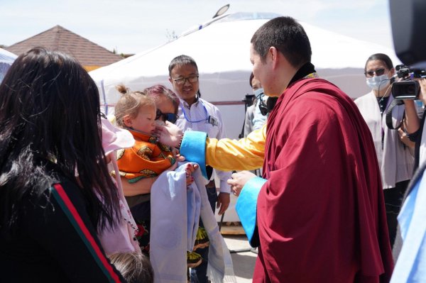 НАРО БАНЧЭН ГЭГЭЭНТЭН ТАВАН АЙЛД ӨРГӨӨ ЦАГААН ГЭР ӨРГӨЛӨӨ